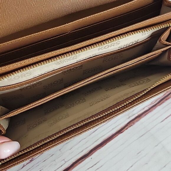 MICHAEL KORS Signature Brown Wallet - Picture 5 of 8